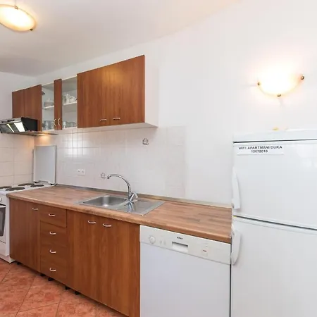 One-bedroom In Okrug Donji 아파트 *