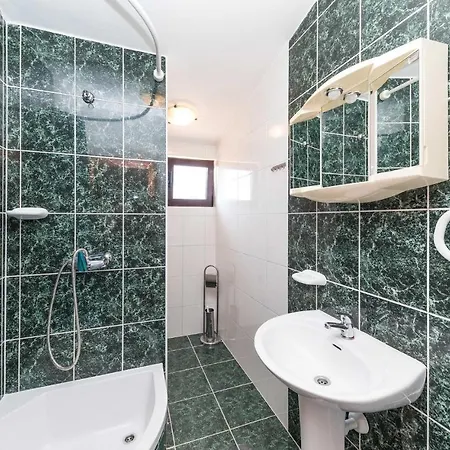 One-bedroom In Okrug Donji *