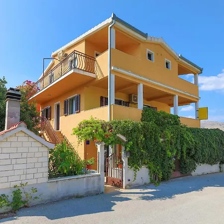 One-bedroom In Okrug Donji Apartament