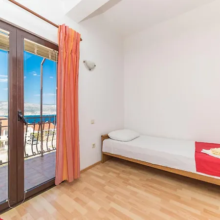 One-bedroom In Okrug Donji