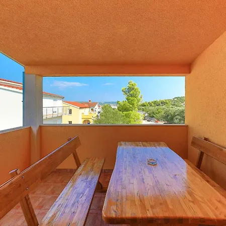 Appartamento In Okrug Donji With Kitchen