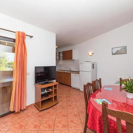 Appartamento In Okrug Donji With Kitchen